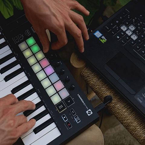 نقد و بررسی Novation Launchkey Mini Mk3